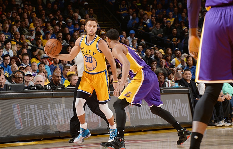 Watch Steph Curry demolish the Suns from beyond the arc without even trying