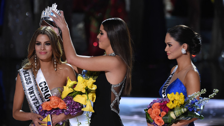 Steve Harvey Read Out the Wrong Miss Universe Winner and the Internet Will Not Let Him Forget It