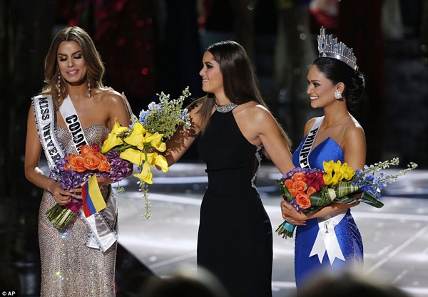 Watch Steve Harvey announce the wrong victor for Miss Universe