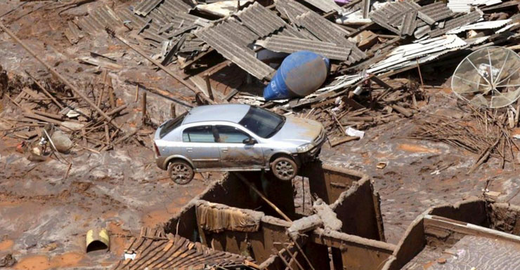 Toxic mud in Brazil spews into Atlantic Ocean