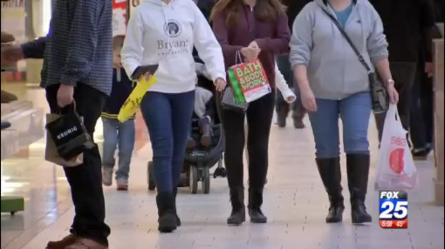 Shoppers line up for after-Christmas deals