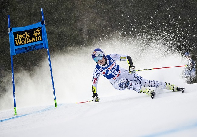 Vonn leads 1st GS run; Shiffrin out after warmup crash