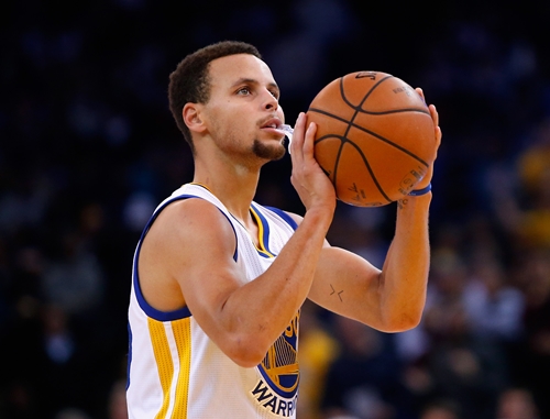 OAKLAND CA- NOVEMBER 09 Stephen Curry #30 of the Golden State Warriors shoots a free throw against the Detroit Pistons at ORACLE Arena