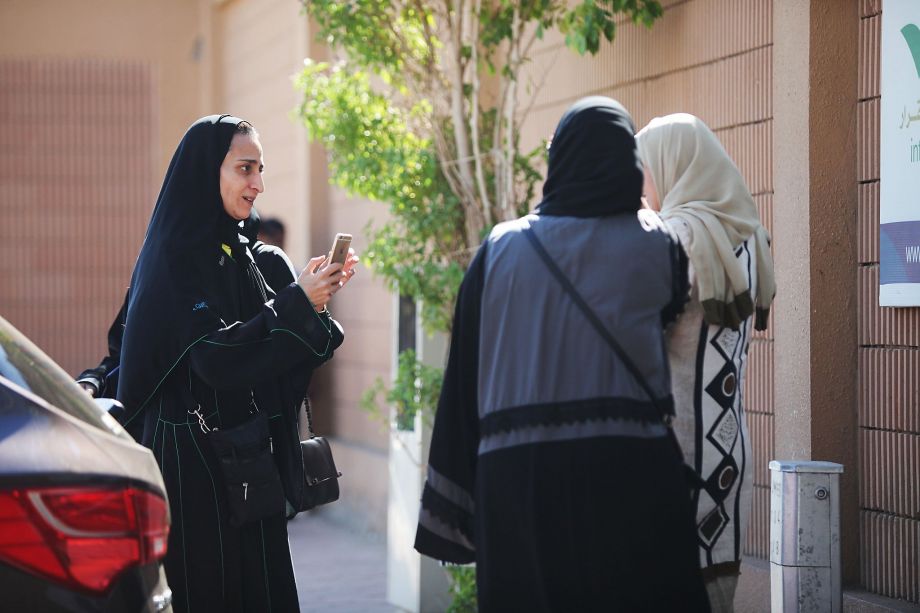 Women in Saudi Arabia Vote for the First Time