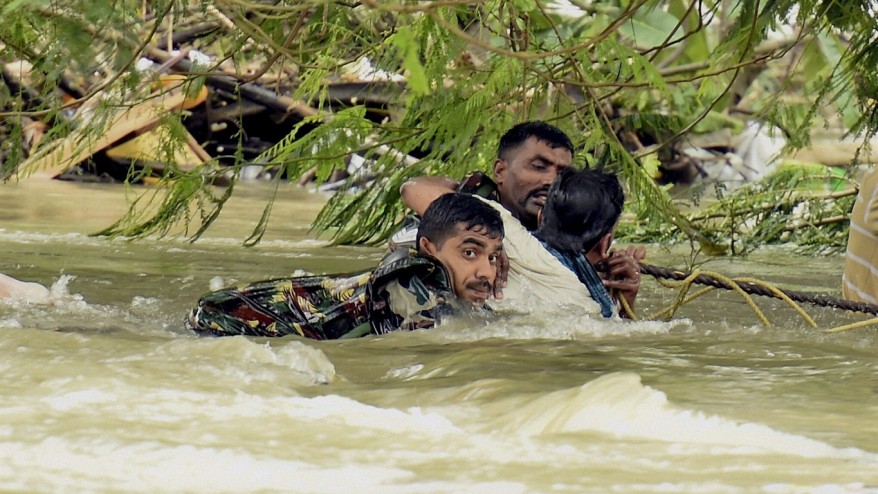 Indian army battles deadly flooding to rescue survivors