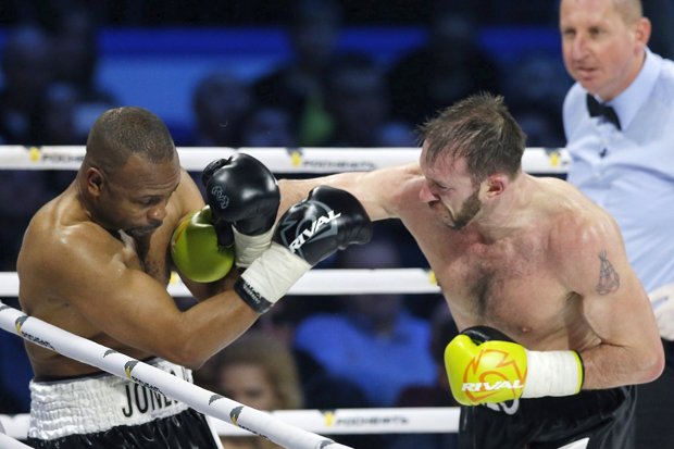 Maccarinelli lands a right to the head of Jones during their bout in Moscow on Saturday
Sergei Chirikov  EPA