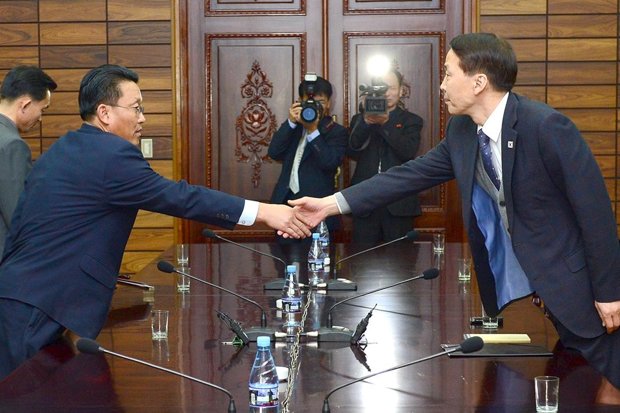 South Korean chief delegate and North Korean counterpart