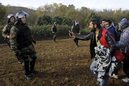 Greece warned EU will reimpose border controls