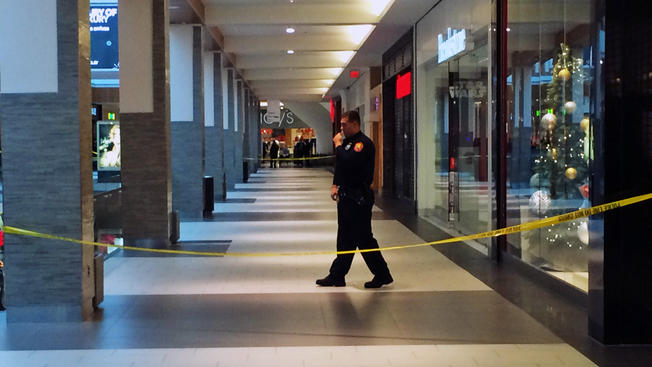 At least one person shot inside Roosevelt Field Mall in New York during robbery