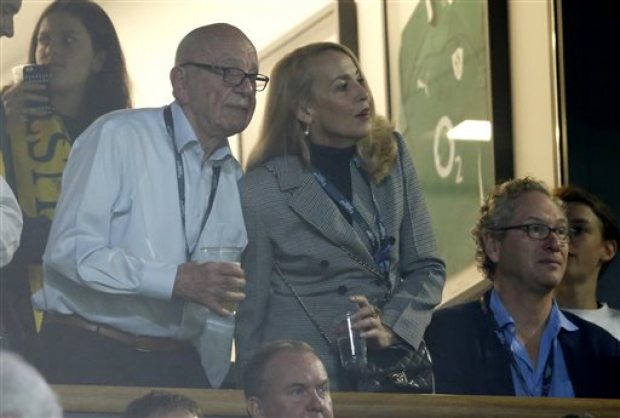 Media Tycoon Rupert Murdoch & Jerry Hall Engaged, But No Ring Found On Jerry's Finger?