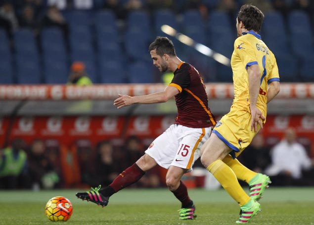 Roma beats Frosinone to give coach Luciano Spaletti first win back in charge