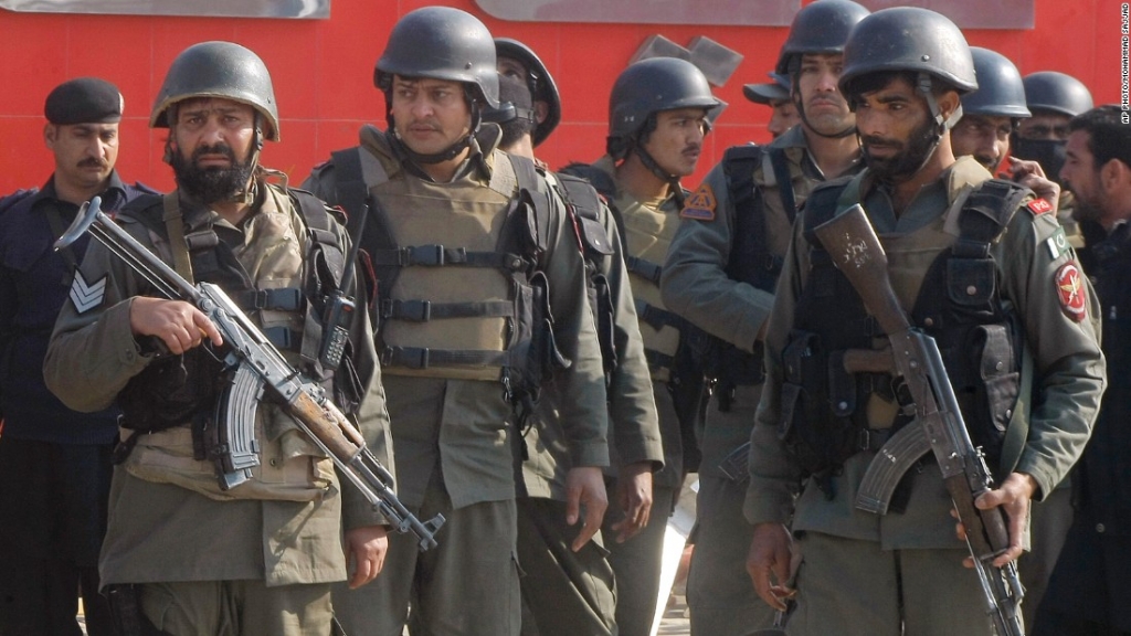 160120154619-01-pakistan-charsadda-troops-0120-super-169