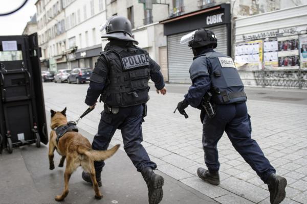 Man With Knife Shot, Killed by Paris Police