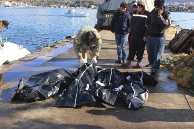 At least 15 migrants dead as boats sink off Greece