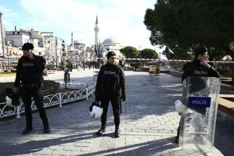 At least ten have been killed and around fifteen others have been wounded in an explosion in a tourist district of Istanbul city in Turkey