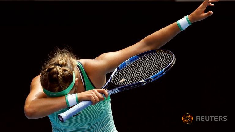 Hungry Azarenka serves up 'double bagel'