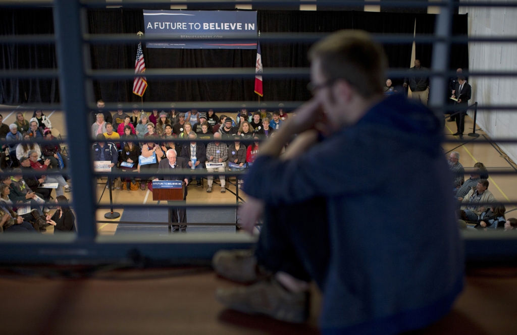 Obama, Sanders meet privately