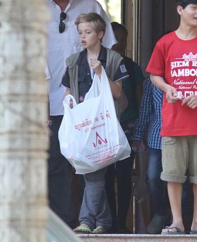 Shiloh Jolie Pitt and her sister Zahara have been helping a Cambodian family while their mom films a movie