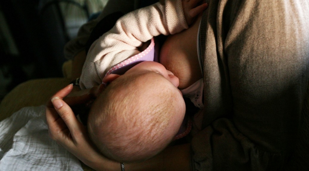 Breastfeeding could prevent 800000 child deaths, Lancet says