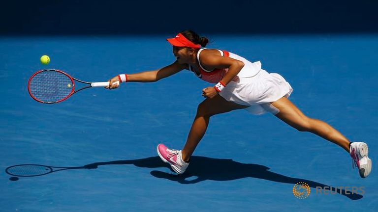 Williams beats Sharapova; Djokovic, Federer to meet in semis