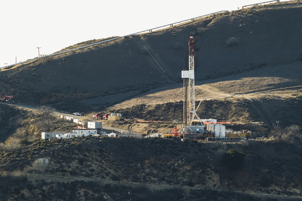 Governor declares Porter Ranch leak a disaster