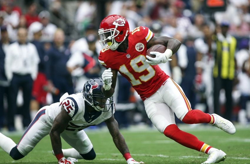 AA lounge Chiefs host Raiders in Week 17