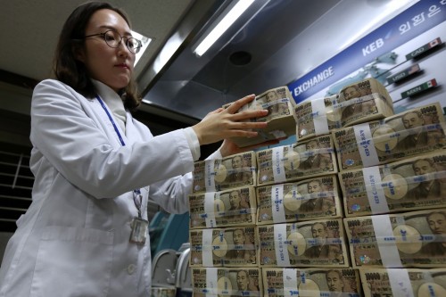 Images Of Yen Currency Notes Inside the Korea Exchange Bank