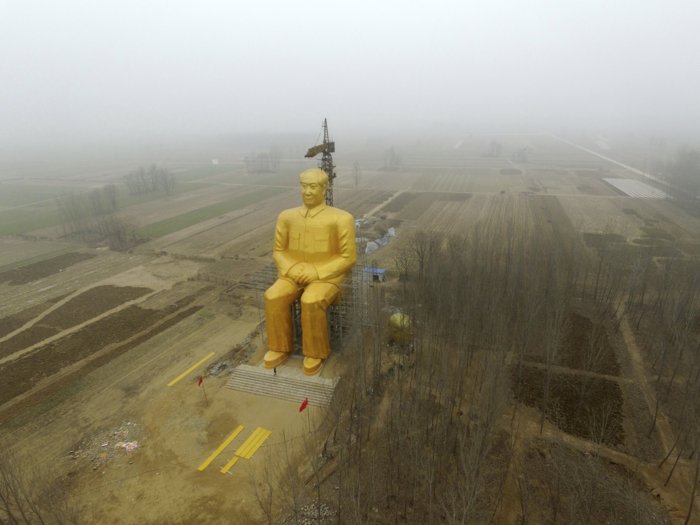 Giant statue for China's Chairman Mao