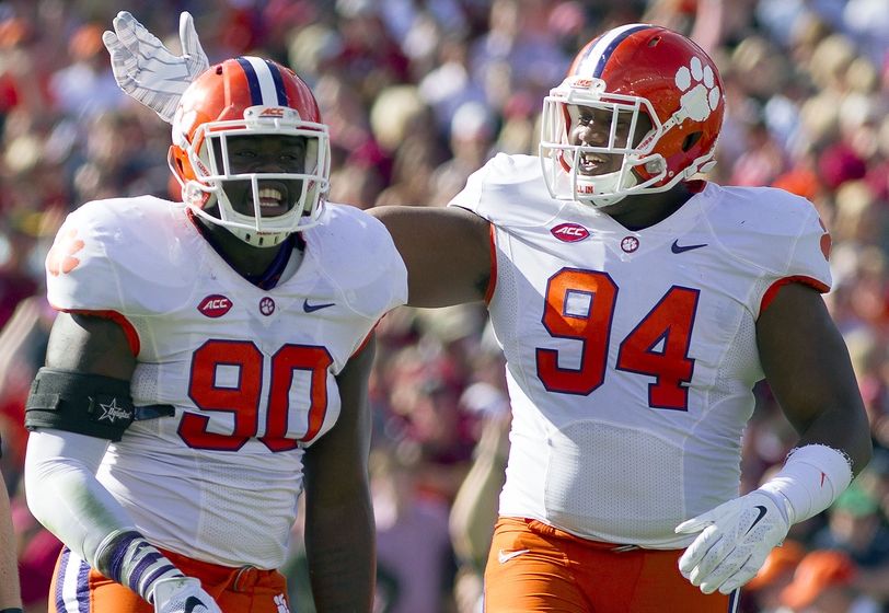 Clemson’s Shaq Lawson leaves Orange Bowl with knee injury