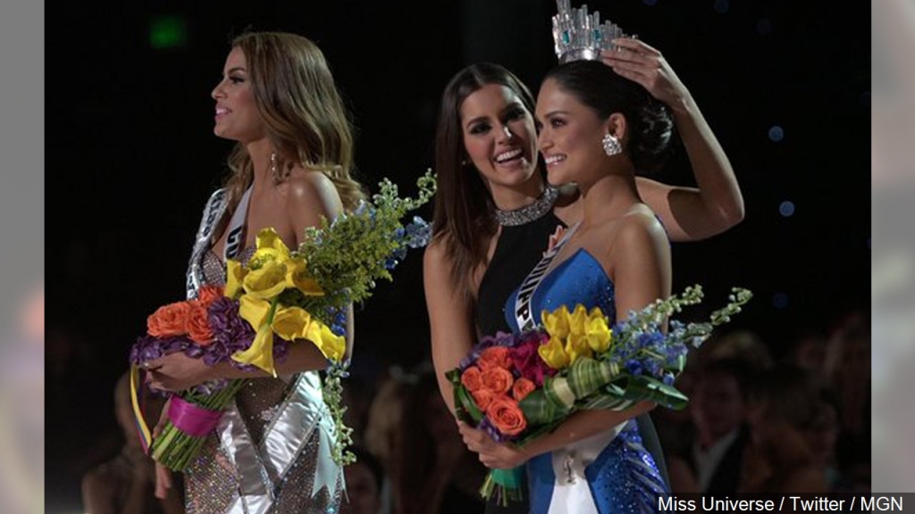 President Juan Manuel Santos has had to reverse a celebratory Tweet after discovering that Miss Colombia had been mistakenly named the winner of the Miss Universe contest