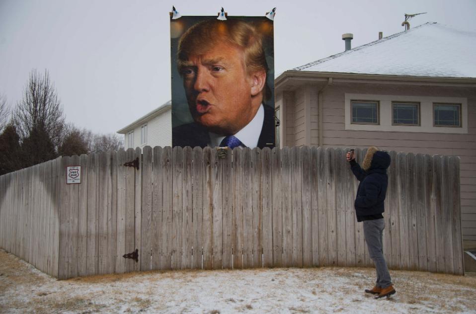 Trump in Iowa church: Hymns, readings and a children's choir