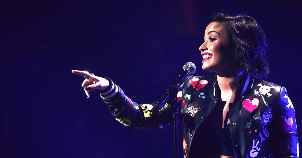 Demi Lovato Campaigns For Hillary Clinton In Iowa Ahead Of Caucuses