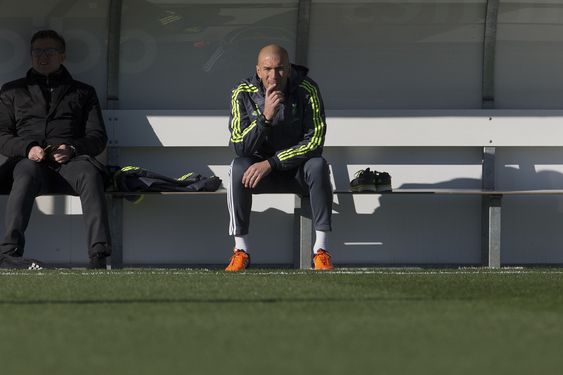 Thousands watch Zidane's training session as Madrid coach