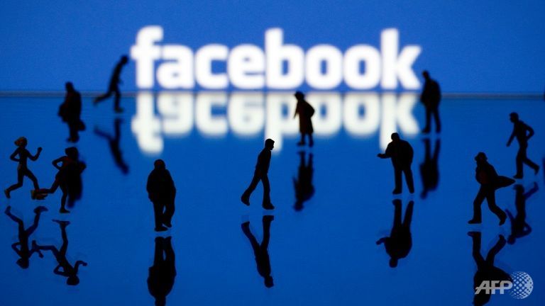 Facebook crushes Q4 earnings expectations with $5.8B in revenue and 1.59B users