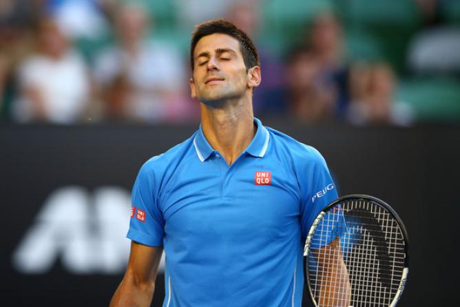 Roger Federer surges to the second round of the Australian Open