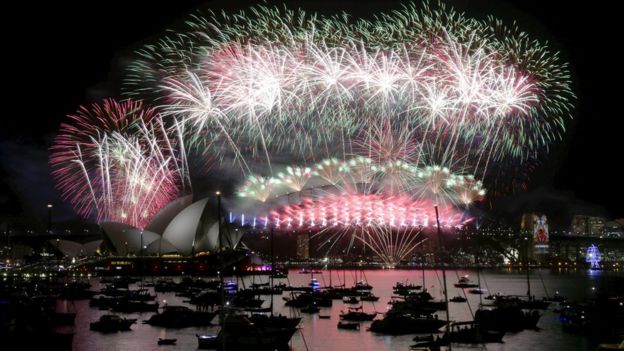 Fireworks lighting up the Sydney Opera House and Harbour Bridge