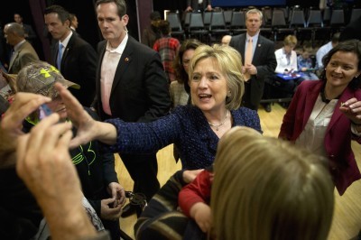 Clinton, Sanders Tight in Polls in Iowa, New Hampshire