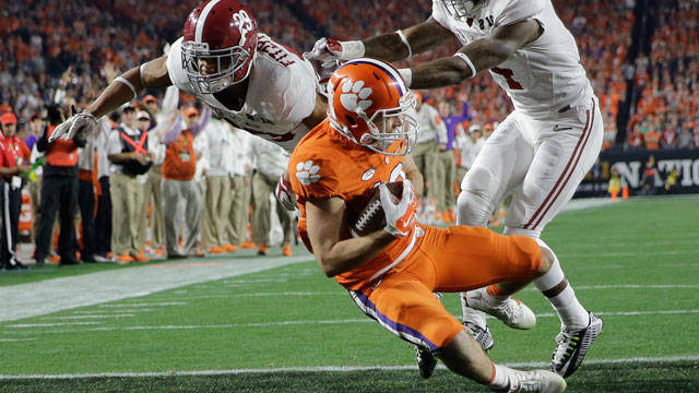 Hunter Renfrow catches his second touchdown