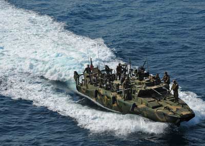 10 American sailors detained after ships cross into Iranian waters