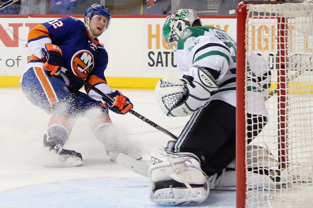 Josh Bailey is stopped by Stars goalie Kari