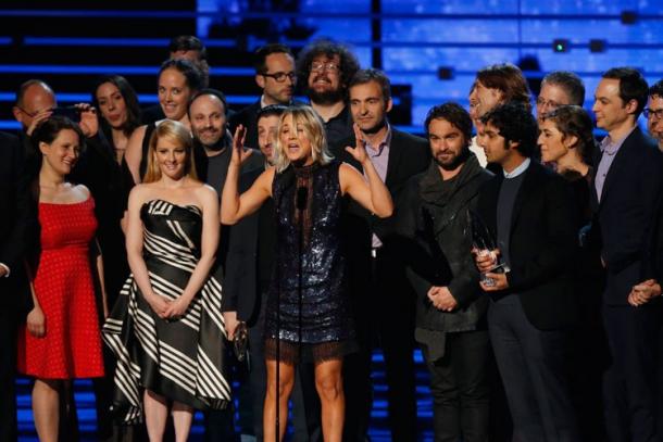 Kaley Cuoco accepts the award for favourite network TV comedy series with the cast and crew of'Big Bang Theory at the People's Choice Awards 2016