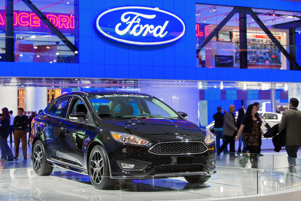 Riding record sales, Detroit auto show to dazzle with 40 new models