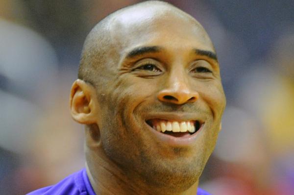 Kobe Bryant misses 3rd straight game with sore shoulder