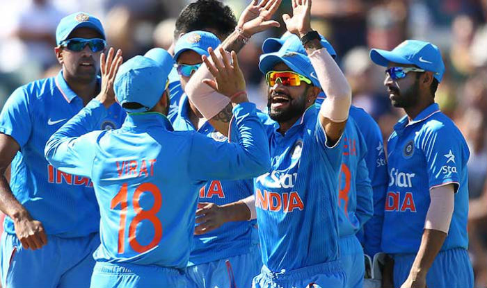 Virat-Kholi-and-Shikhar-Dhawan-of-India-celebrate