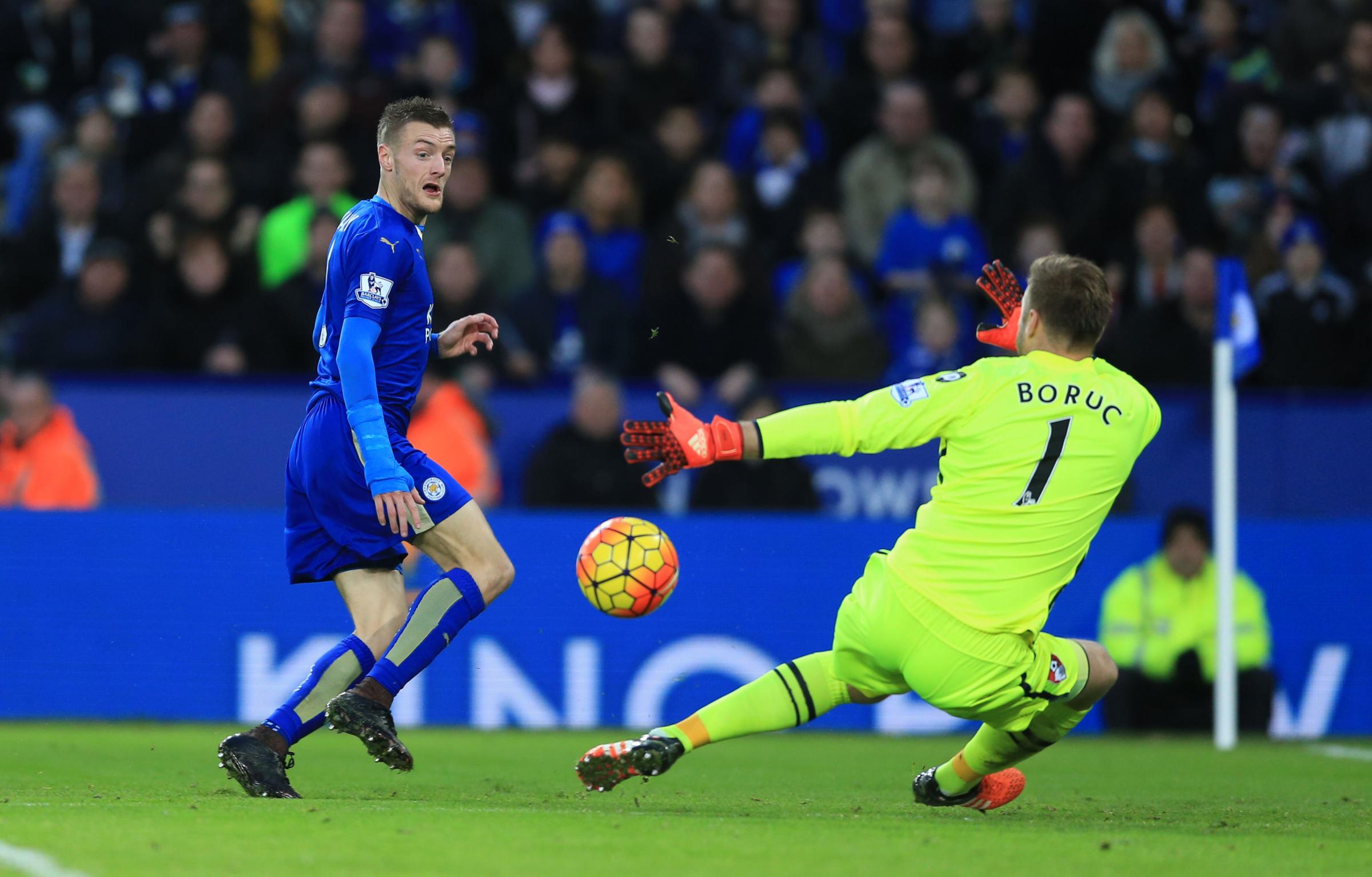 Leicester City's Jamie Vardy and AFC Bournemouth goalkeeper Artur Boruc battle for the ball during the Barclays Premier League match at the King Power Stadium Leicester. PRESS ASSOCIATION