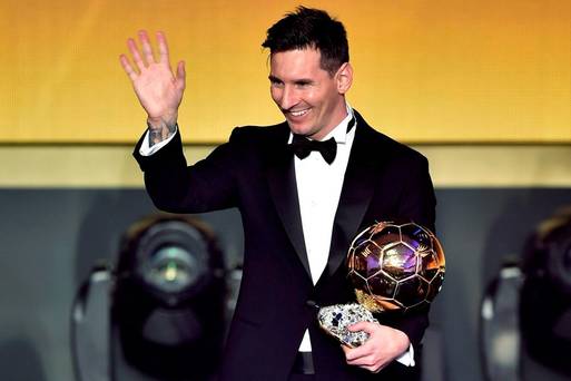 Lionel Messi waves holding his trophy after receiving the 2015 FIFA Ballon dOr award