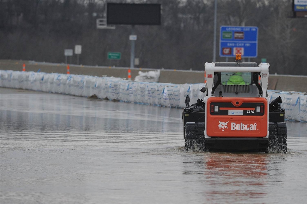 Image Missouri Confronts Major Flooding in 16 Counties as Rivers Crest