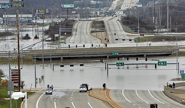 Louis-area residents face massive cleanup, recovery