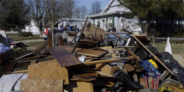 Soldiers hit streets as US floods death toll mounts