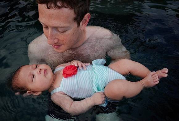 Mark Zuckerberg teaches his daughter how to swim